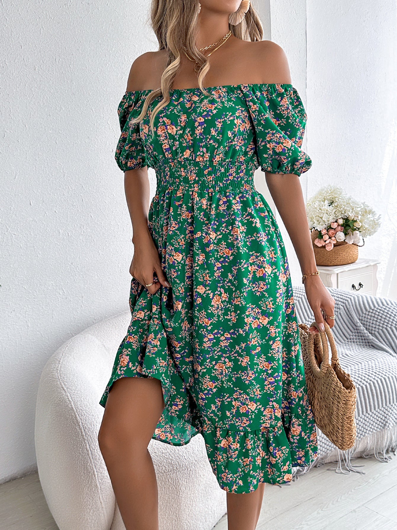 Robe Fleurie à Col Carré