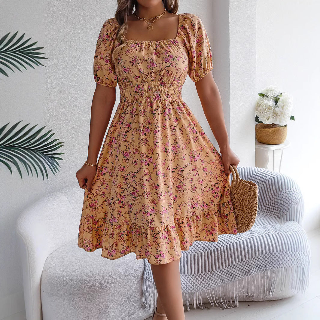 Robe Fleurie à Col Carré