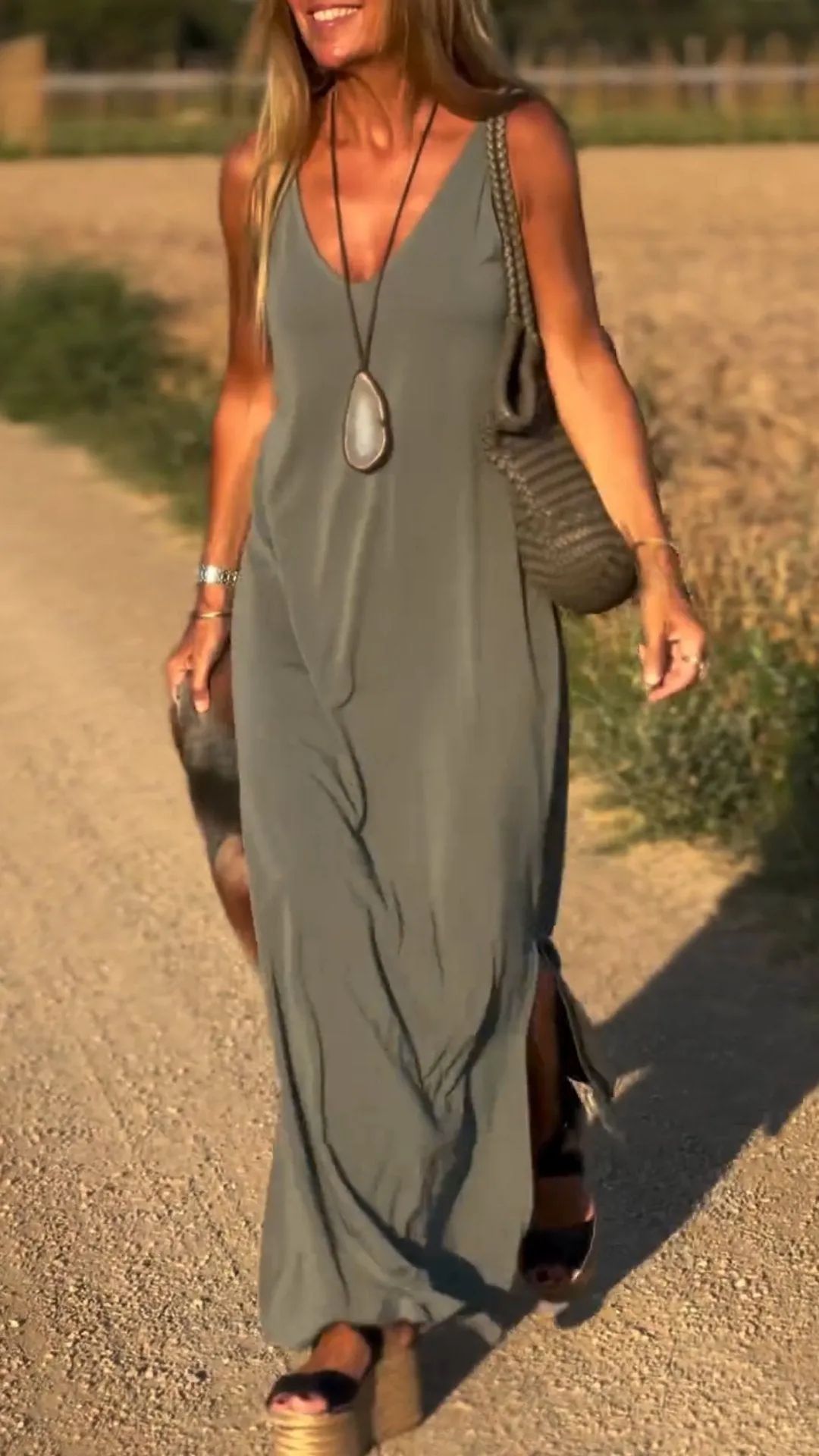 Robe Élégante à Fines Bretelles