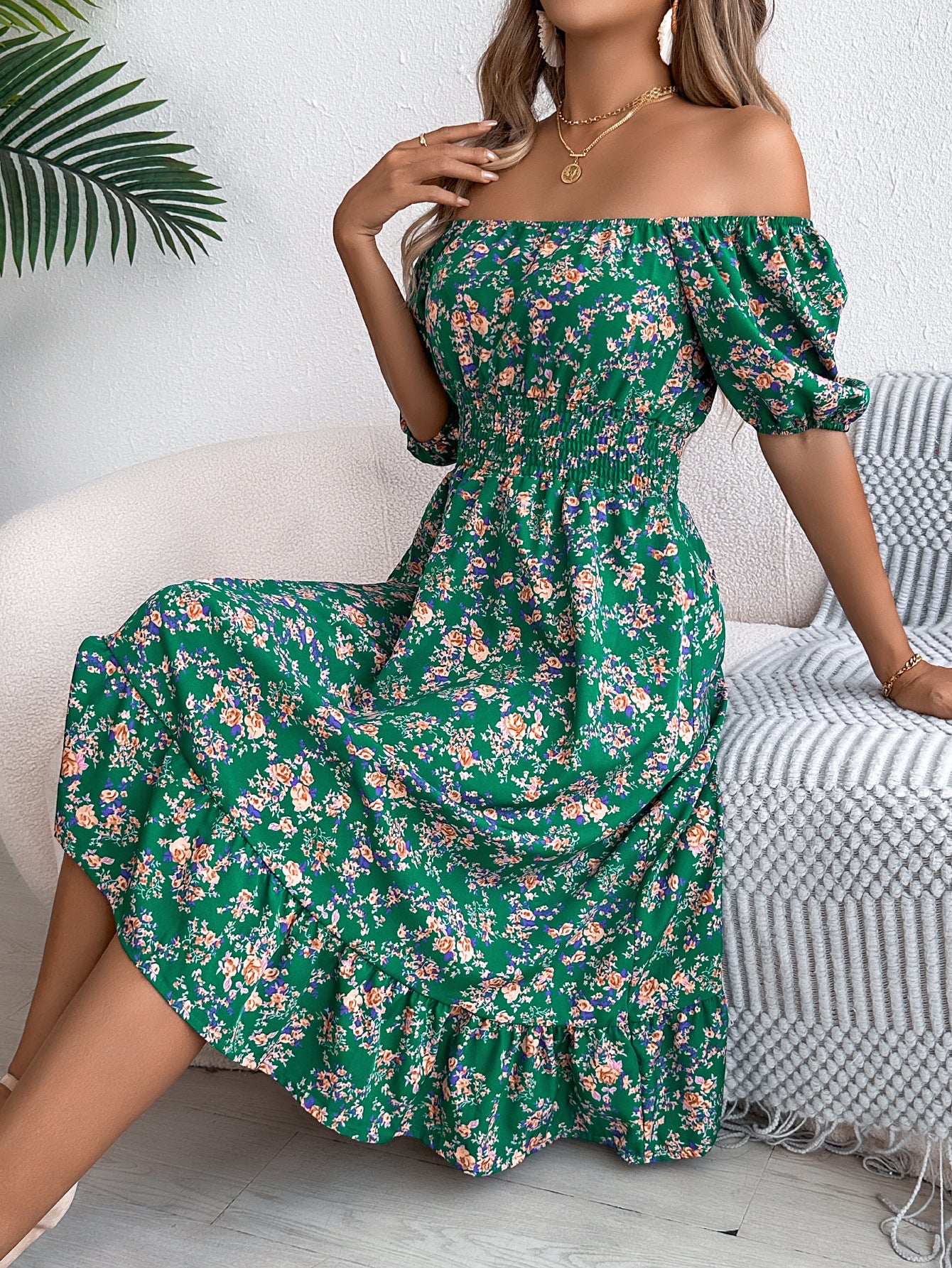 Robe Fleurie à Col Carré