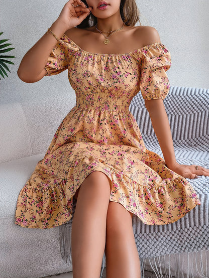Robe Fleurie à Col Carré